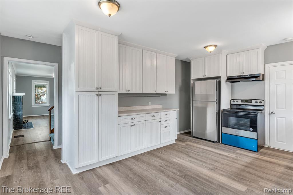 467 W MAXLOW Avenue, Hazel Park, MI 48030 — Photo 8