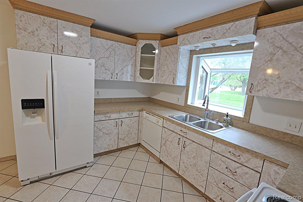 4003 OLD DOMINION Drive, West Bloomfield, MI 48323 — Photo 14