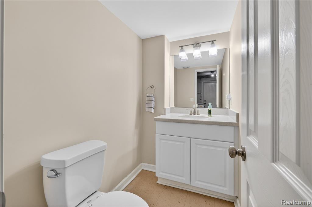 5124 Driftwood Drive, Commerce Twp, MI 48382 — Photo 32
