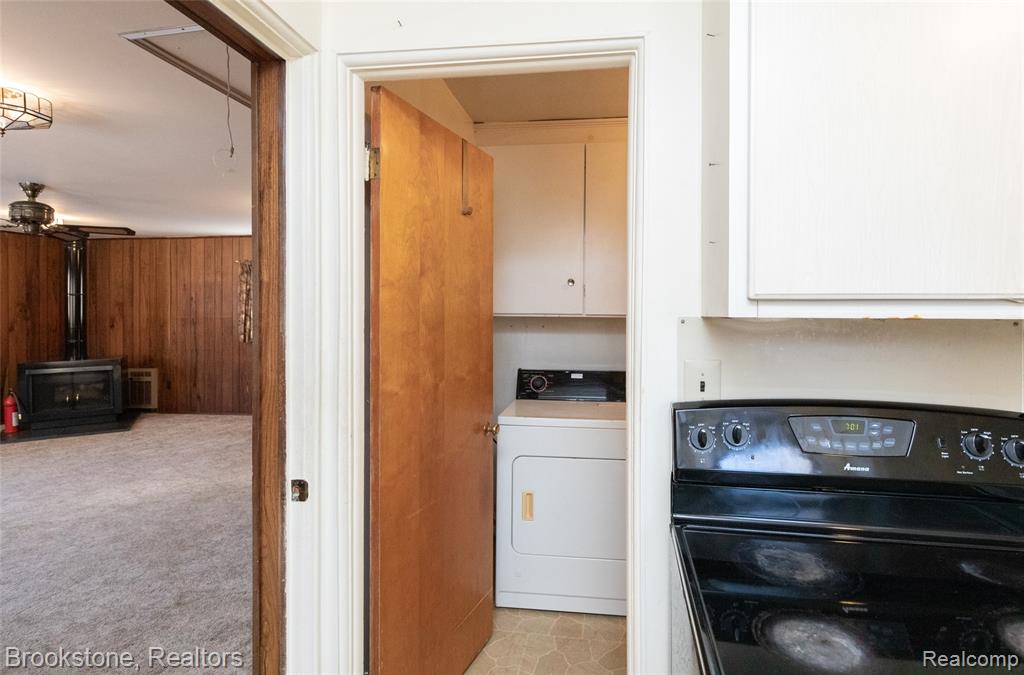 656 S CASS LAKE Road, Waterford, MI 48328 — Photo 30