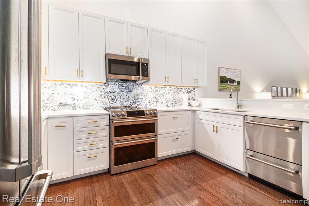724 Knolls Landing Drive, 18, Milford, MI 48381 — Photo 12