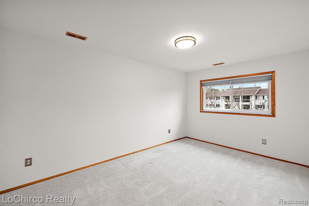 470 BALDWIN Avenue, Rochester, MI 48307 — Photo 13