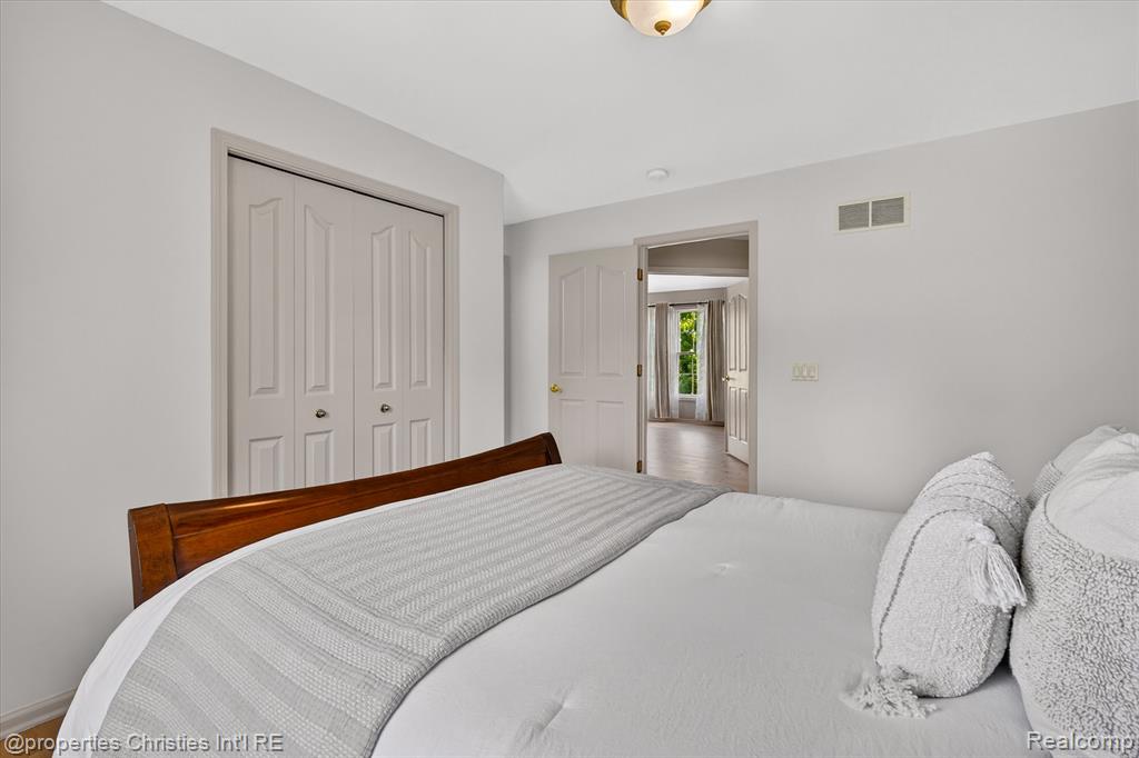 45094 Oak Forest Drive, Northville, MI 48168 — Photo 48