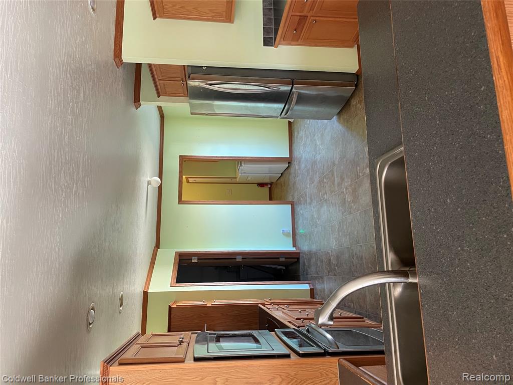 2679 Manatee Court, Lapeer, MI 48446 — Photo 10