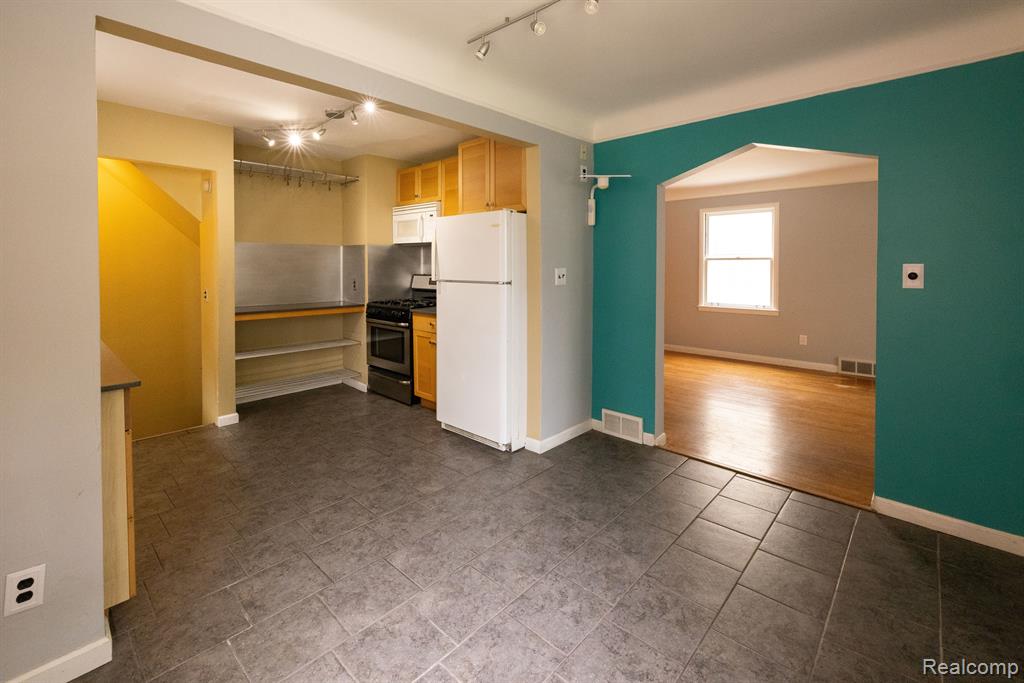 395 W CHESTERFIELD Street, Ferndale, MI 48220 — Photo 19