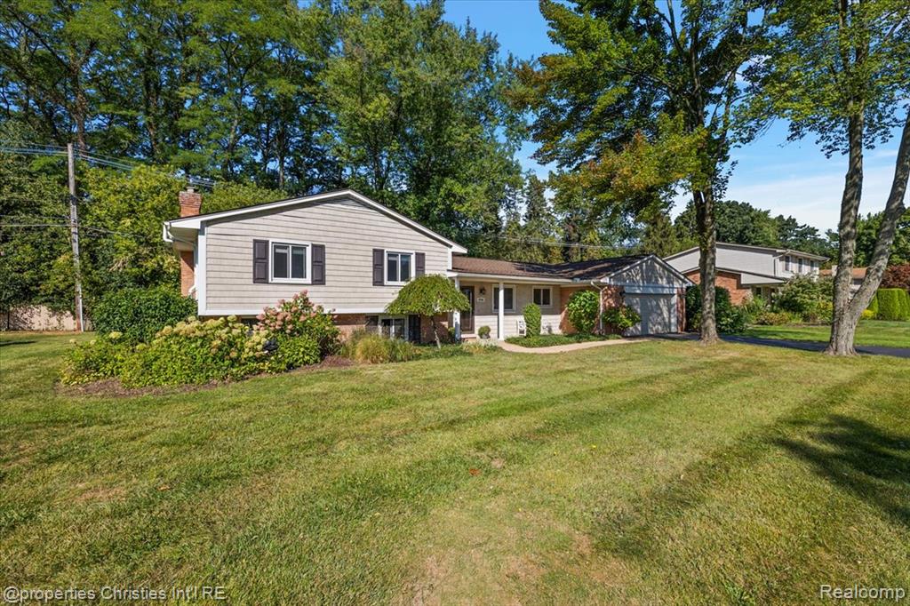 6756 Spruce Drive, Bloomfield Hills, MI 48301 — Photo 2
