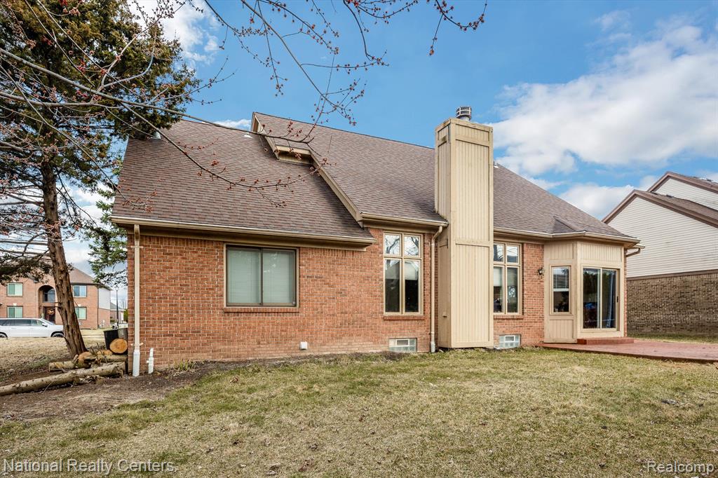 51569 PINEWOOD Drive, Macomb, MI 48042 — Photo 7