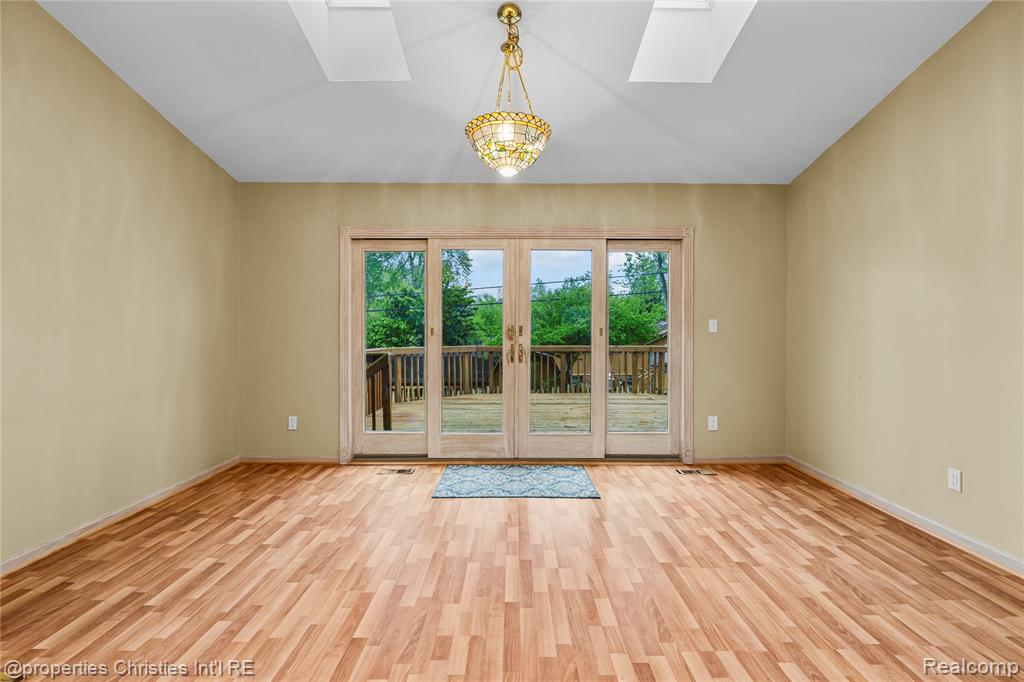 6785 GRASSLAND Avenue, West Bloomfield, MI 48324 — Photo 8