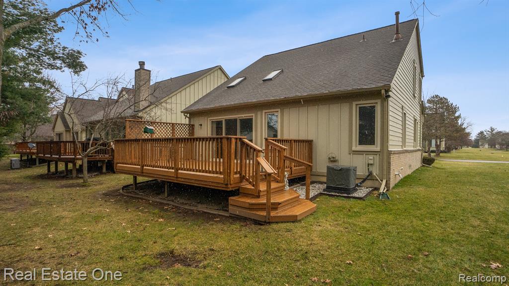 741 RED MAPLE Lane, Wixom, MI 48393 — Photo 15