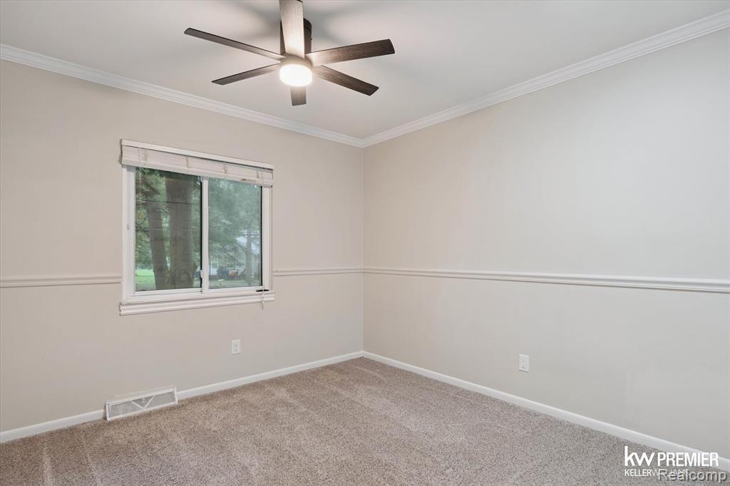 4810 Hobson Avenue, Waterford, MI 48328 — Photo 16