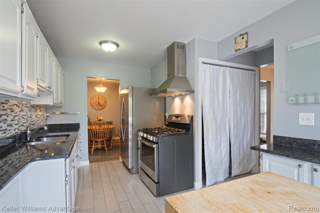 42105 Roscommon Street, Novi, MI 48167 — Photo 9