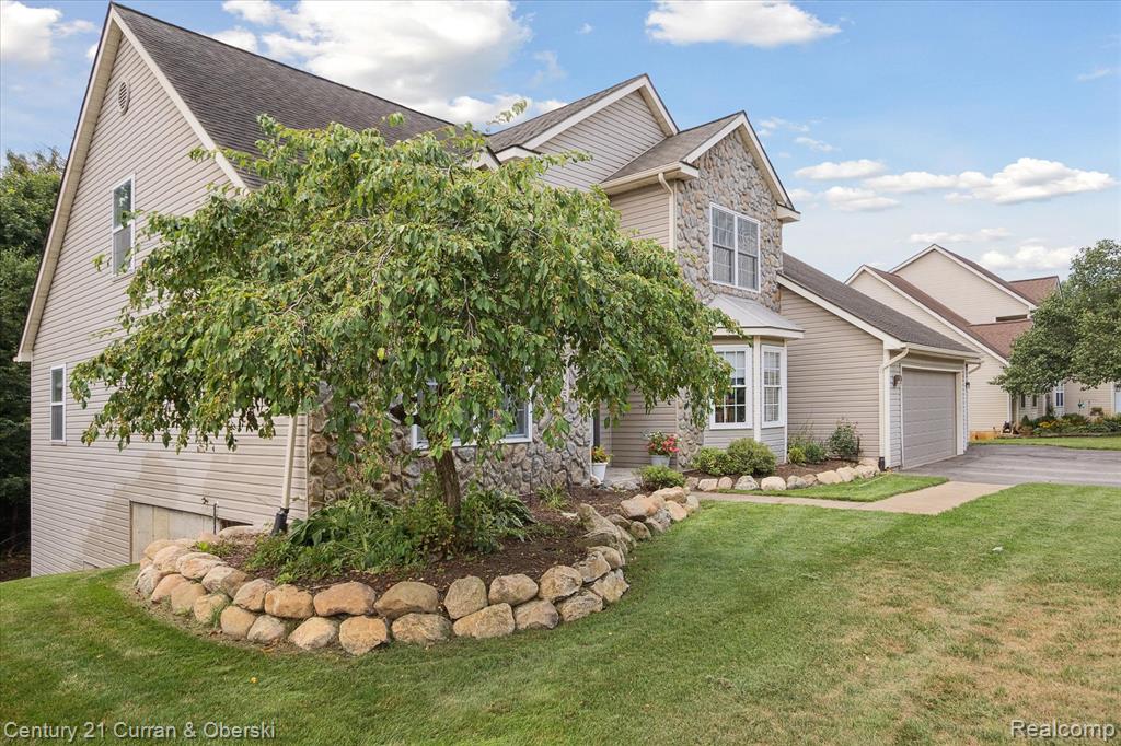 4025 Forest Edge Drive, Commerce Twp, MI 48382 — Photo 2