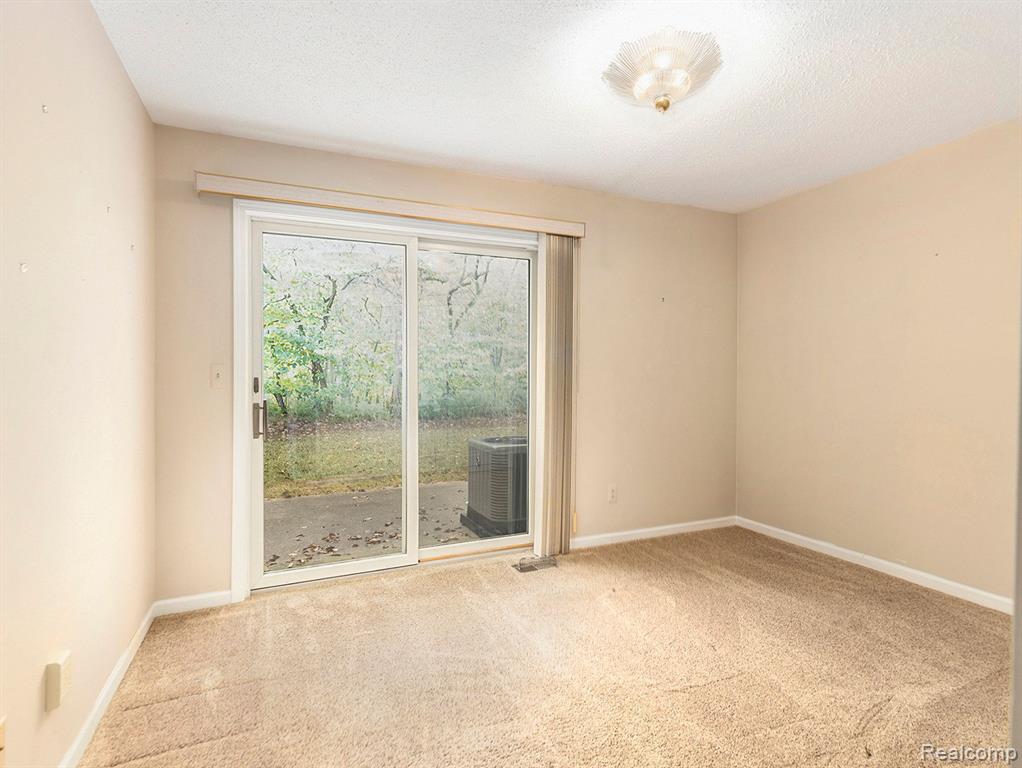 620 YORKSHIRE Square, Milan, MI 48160 — Photo 10