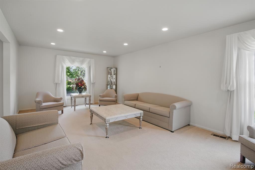 5389 Vincennes Drive, Bloomfield Hills, MI 48302 — Photo 27