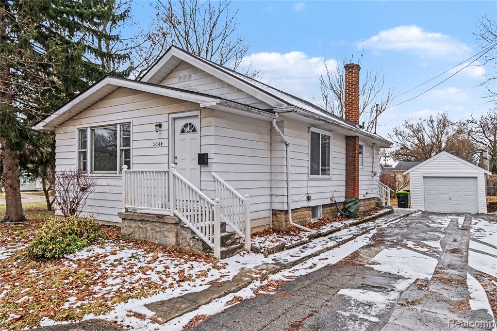 5044 2nd Street, Swartz Creek, MI 48473 — front exterior