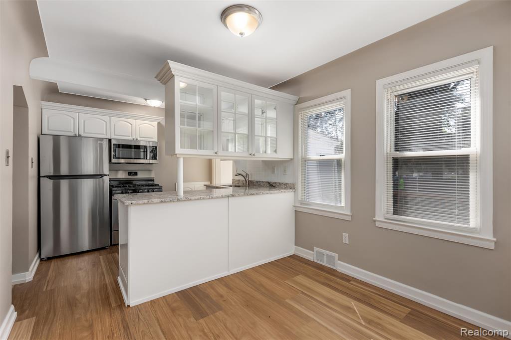 712 Golf Avenue, Royal Oak, MI 48073 — Photo 5