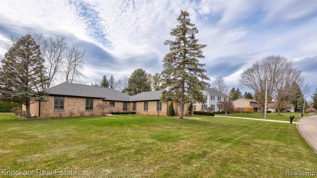 9350 OAKMONT Drive, Grand Blanc, MI 48439 — Photo 52