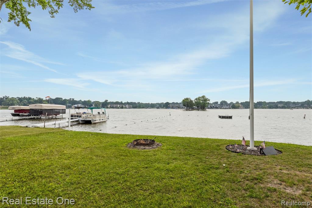 1045 Clara Street, Commerce Twp, MI 48390 — Photo 34
