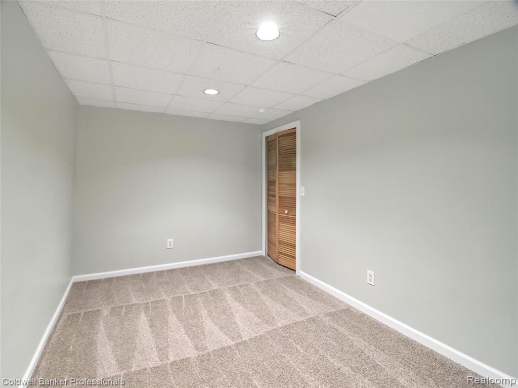 5728 Coach House Court, Waterford, MI 48327 — Photo 15