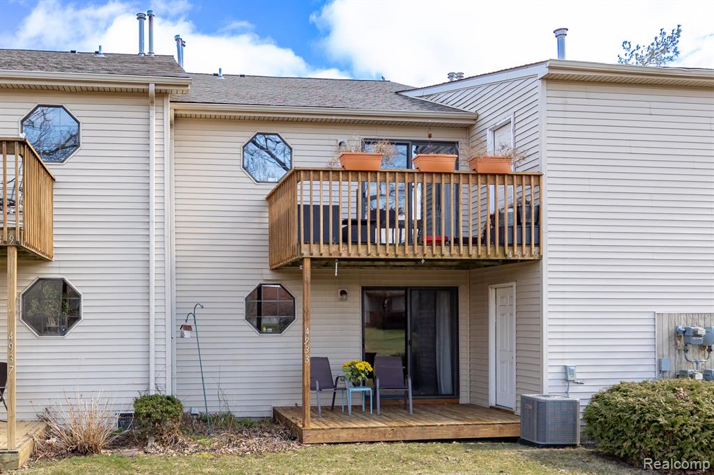 4933 OAK HILL Drive, Waterford, MI 48329 — Photo 27