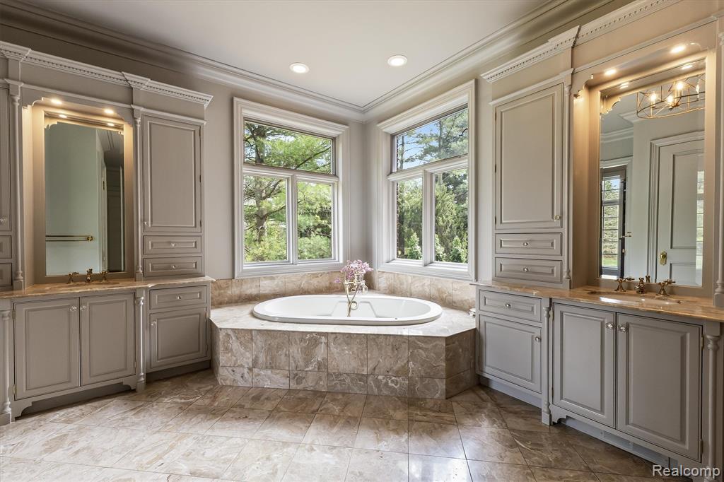 2370 Pond Vallee Drive, Oakland, MI — Photo 40