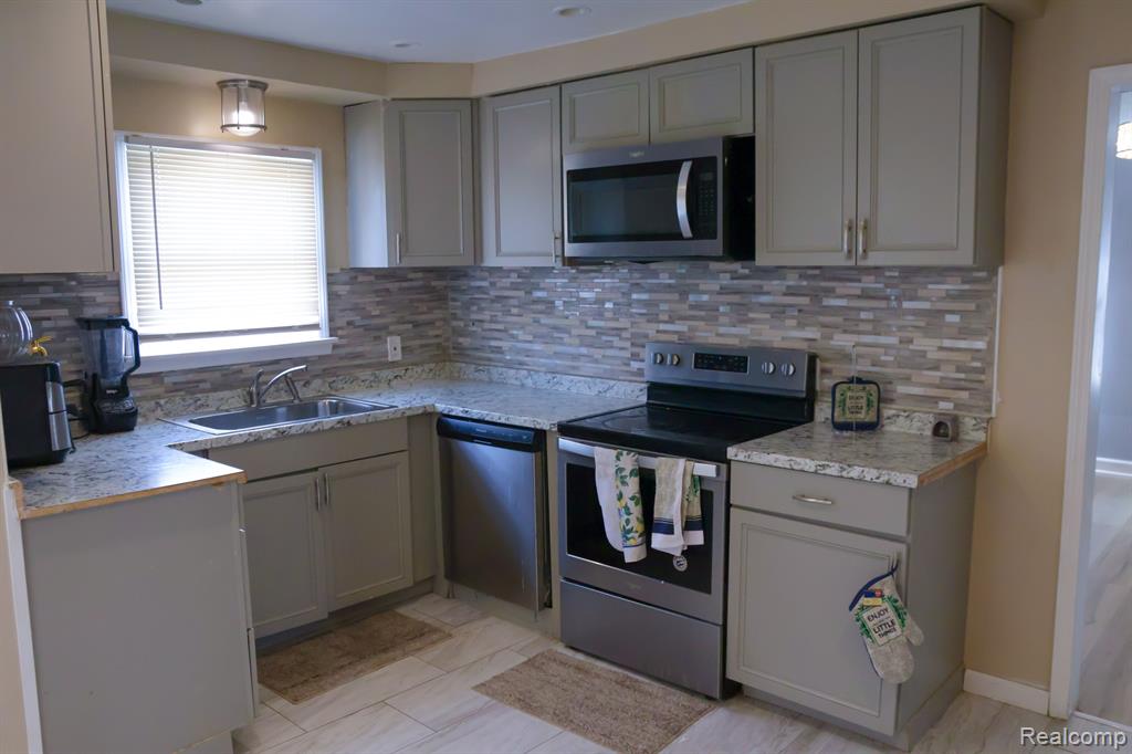 4344 YORKSHIRE Road, Detroit, MI 48224 — Photo 7