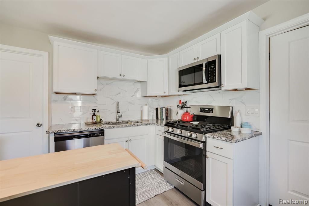 71 W DALLAS Avenue, Madison Heights, MI 48071 — Photo 8
