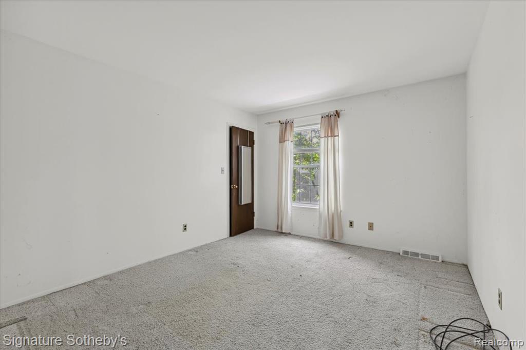 27671 W Echo Valley, Farmington Hills, MI 48334 — Photo 11
