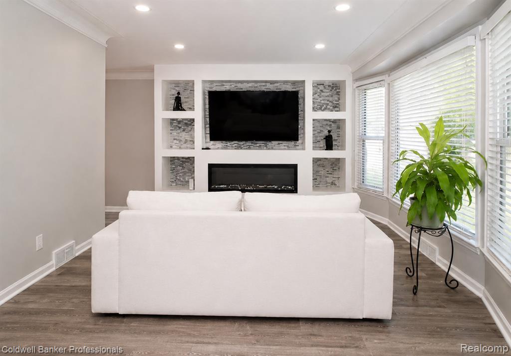 1168 N Vernier Road N, Grosse Pointe, MI 48236 — Photo 9
