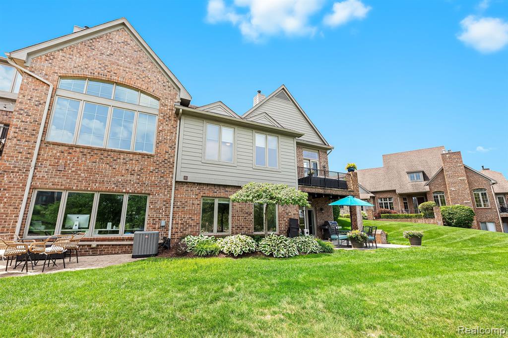 10815 SPARKLING WATERS Court, South Lyon, MI 48178 — Photo 45