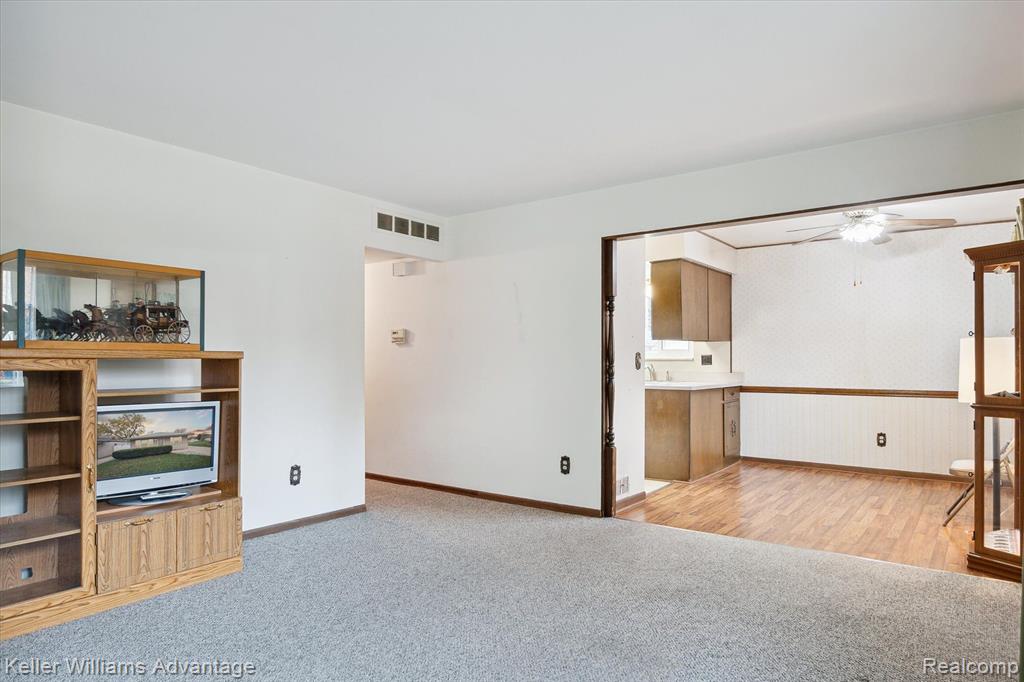 4942 HARDING Street, Dearborn Heights, MI 48125 — Photo 7