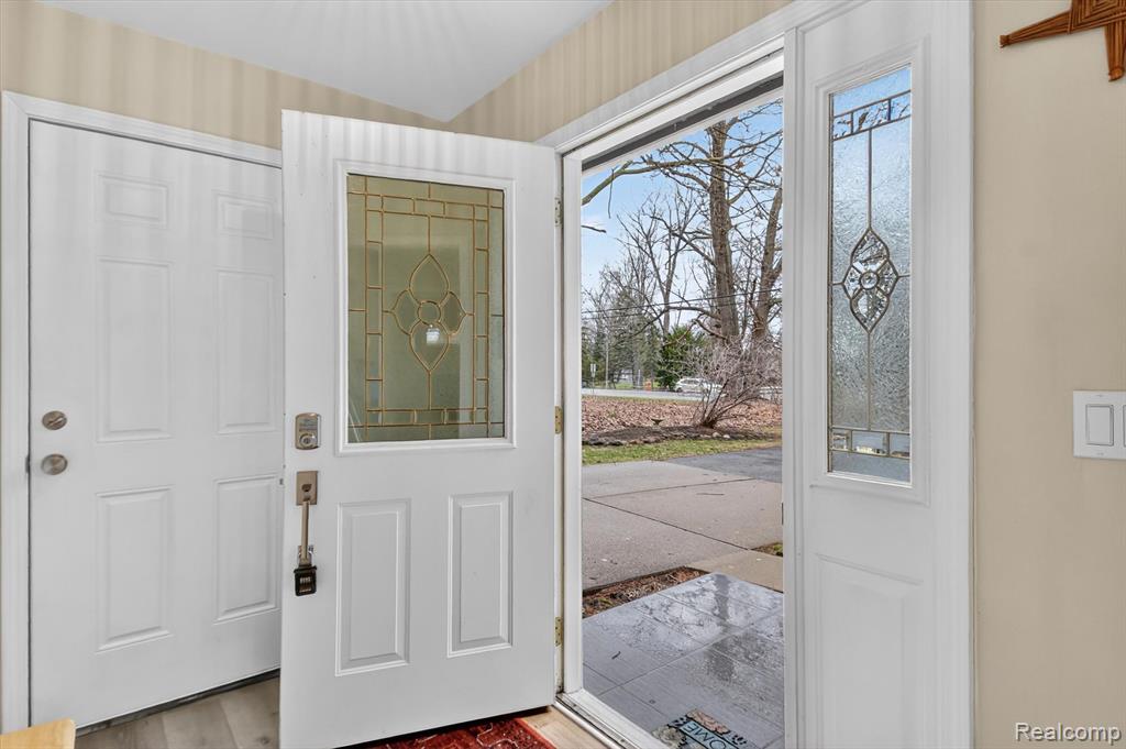 5569 Lakeshore Road, Fort Gratiot, MI 48059 — Photo 5