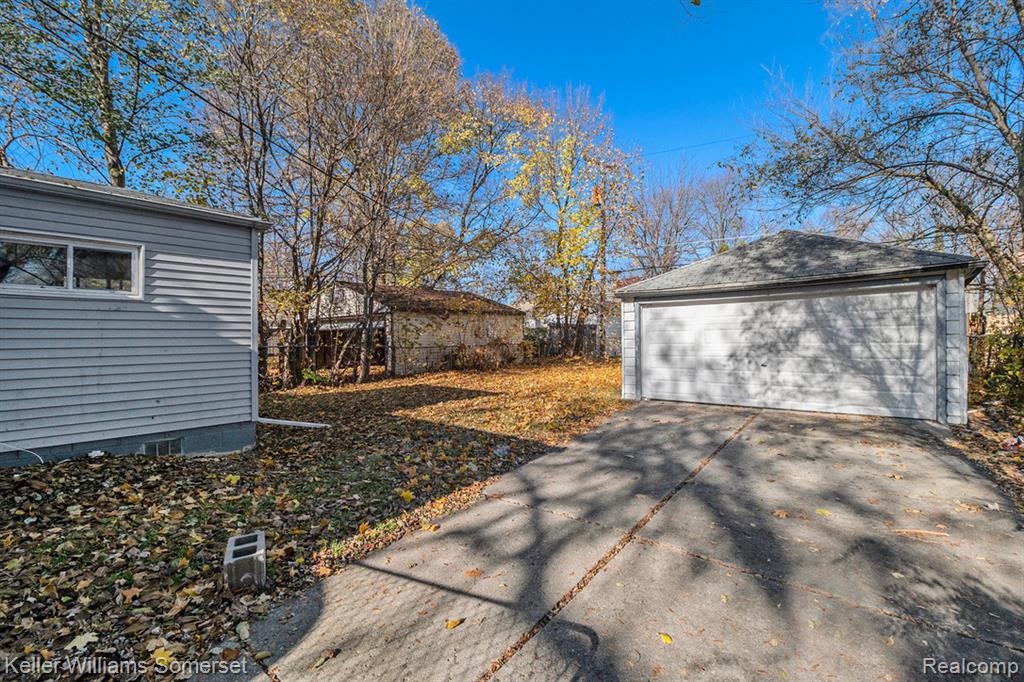 18591 Kingsville Street, Harper Woods, MI 48225 — Photo 2