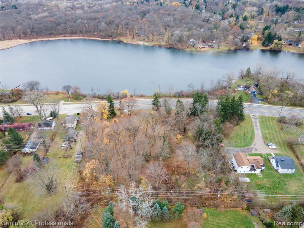 LOT 2 W WALTON, Waterford, MI 48329 — front exterior