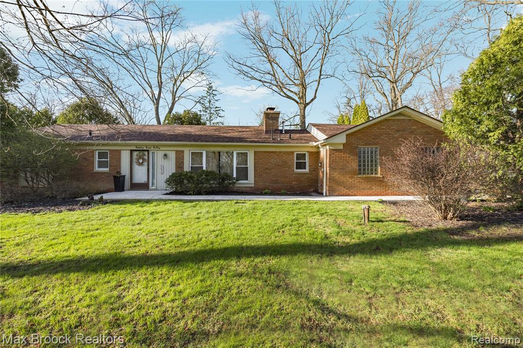 4550 Patrick Road, West Bloomfield, MI — front exterior