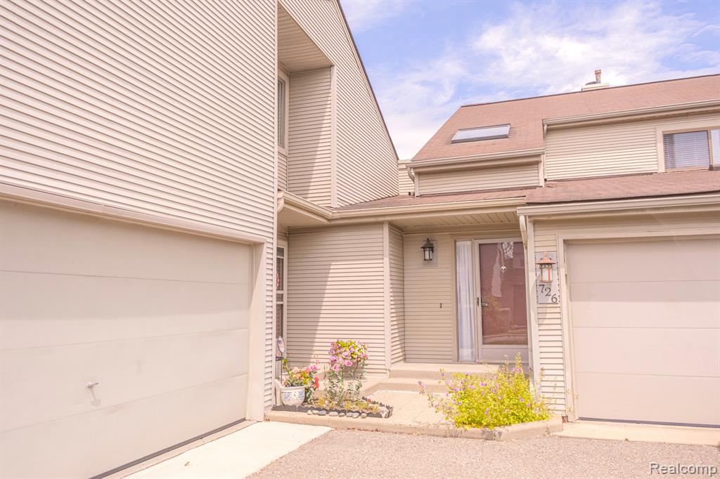 726 HAMILTON, Rochester Hills, MI 48307 — Photo 2