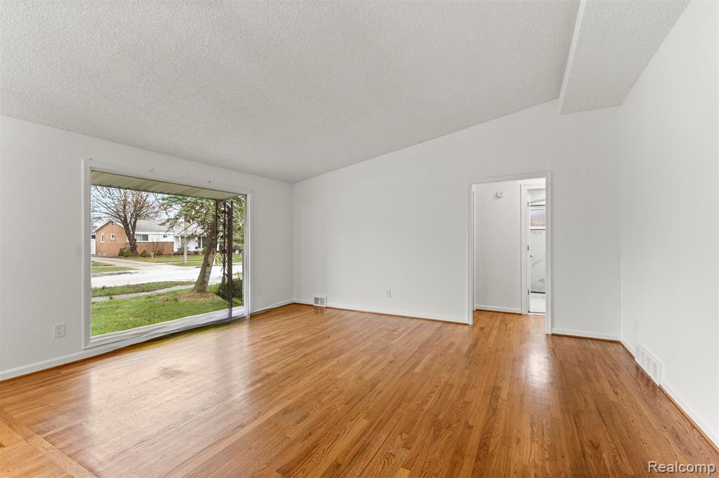 7423 Amboy Street, Dearborn Heights, MI 48127 — Photo 9