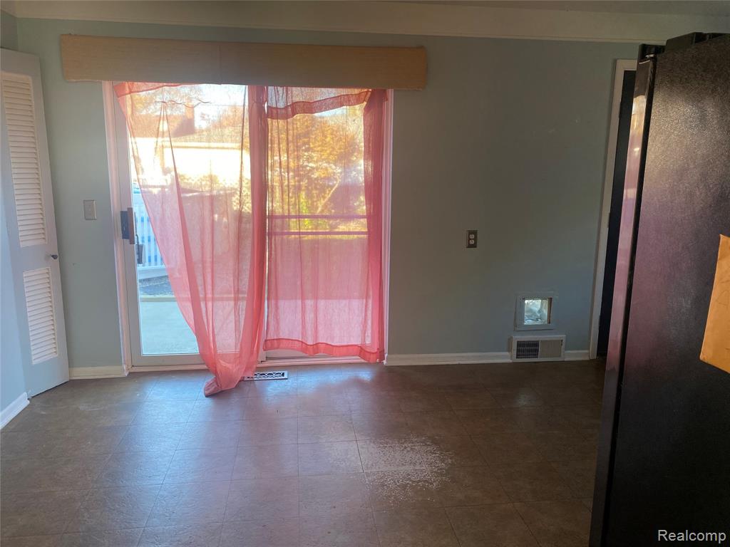 7696 Rosemary Street, Dearborn Heights, MI 48127 — Photo 4