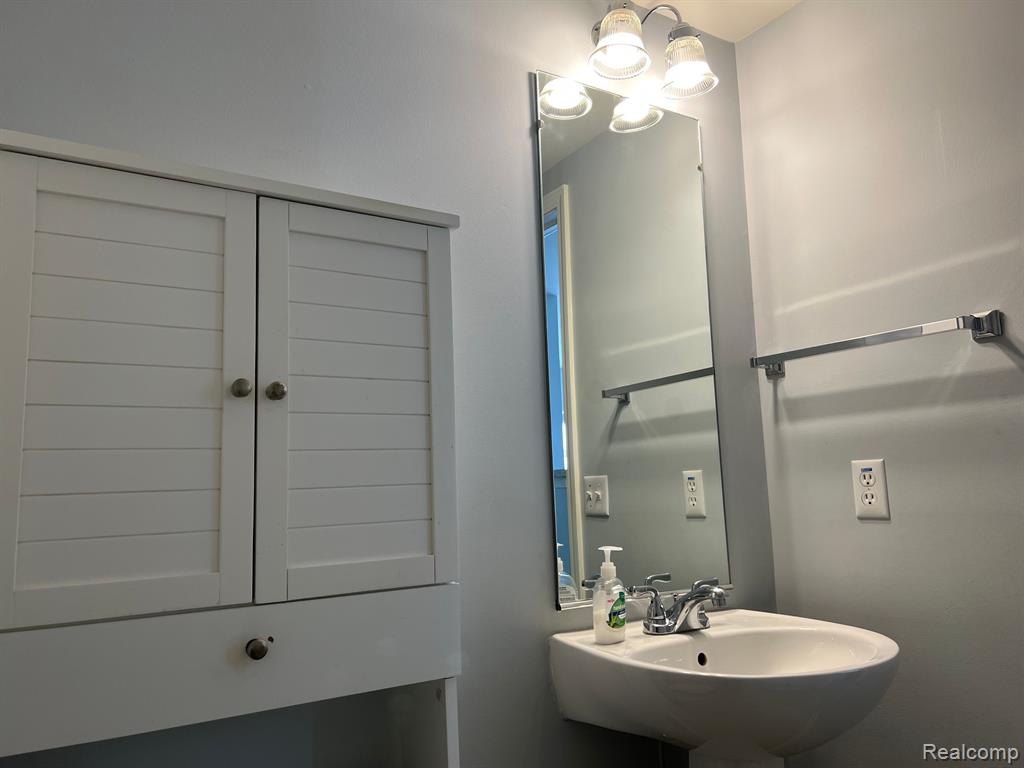 26652 KIRKWAY Drive, Woodhaven, MI 48183 — Photo 20