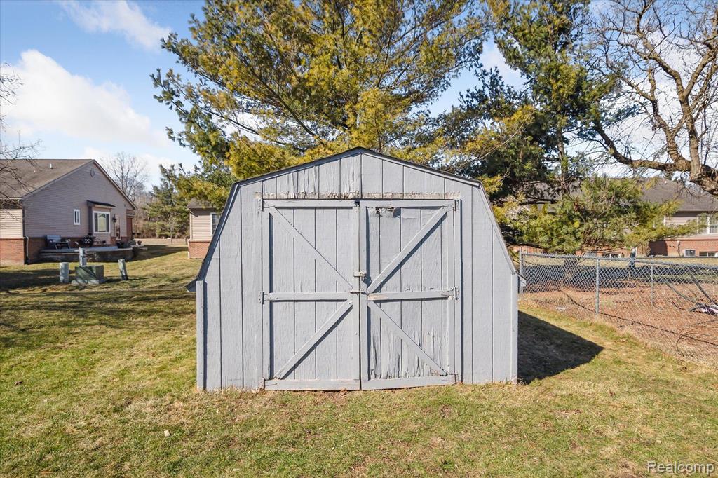 814 MEADOWLARK Lane, Howell, MI 48843 — Photo 43