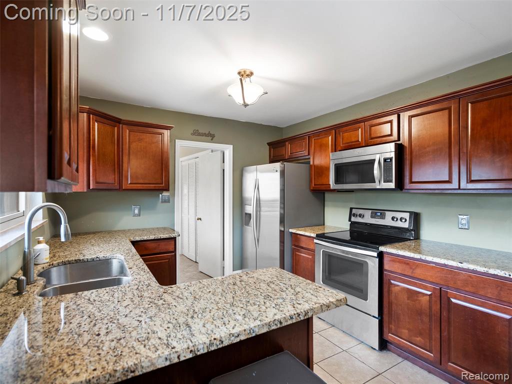 7231 Weingartz, Center Line, MI 48015 — Photo 12