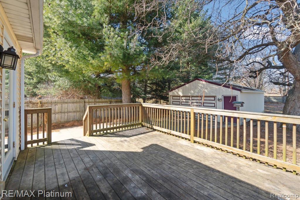 430 WILD OAK Lane, Perry, MI 48872 — Photo 36