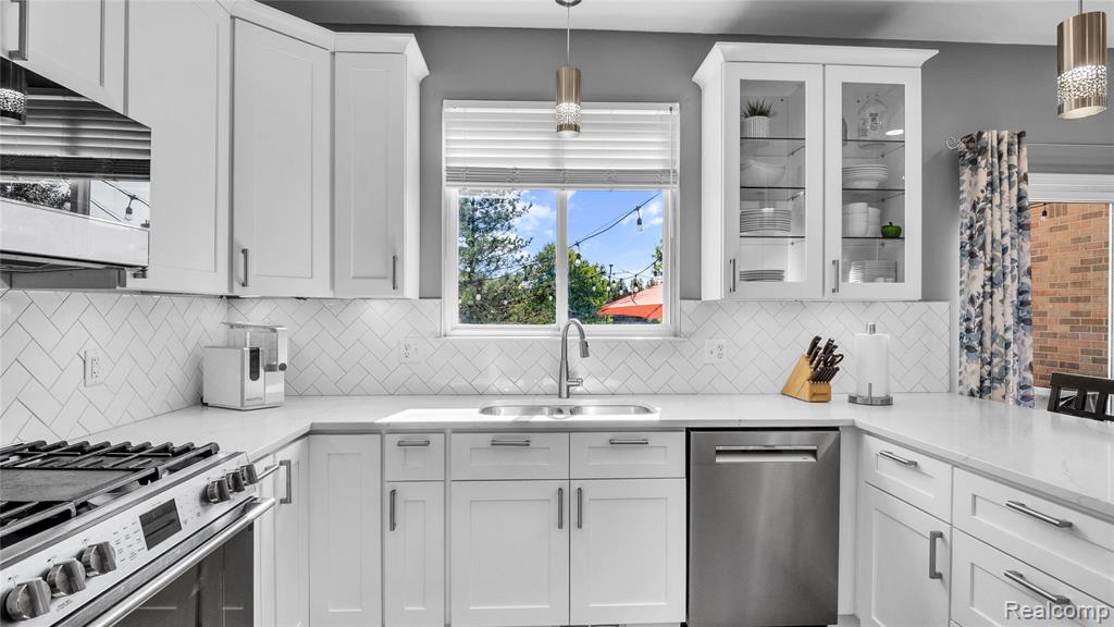 46743 Crosswick Drive, Canton, MI 48187 — Photo 11