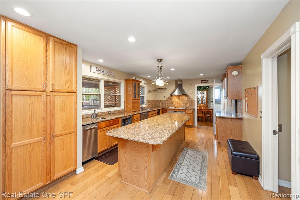 6 ELMSLEIGH Lane, Grosse Pointe, MI 48230 — Photo 11