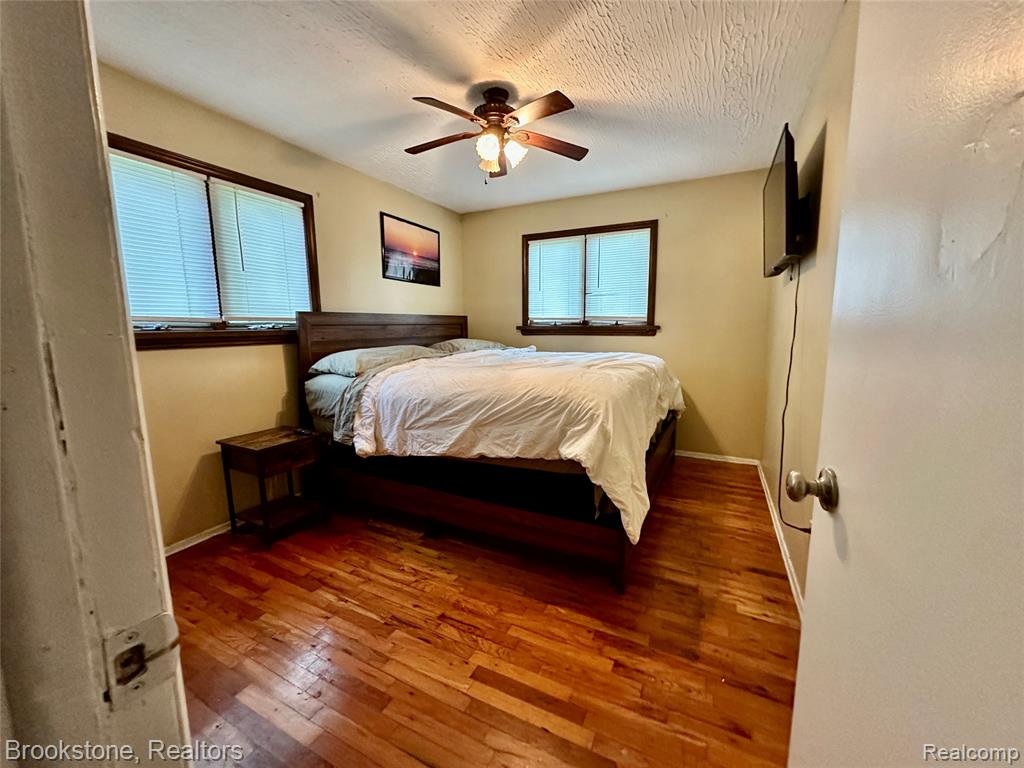 4303 Columbine Avenue, Burton, MI 48529 — Photo 10