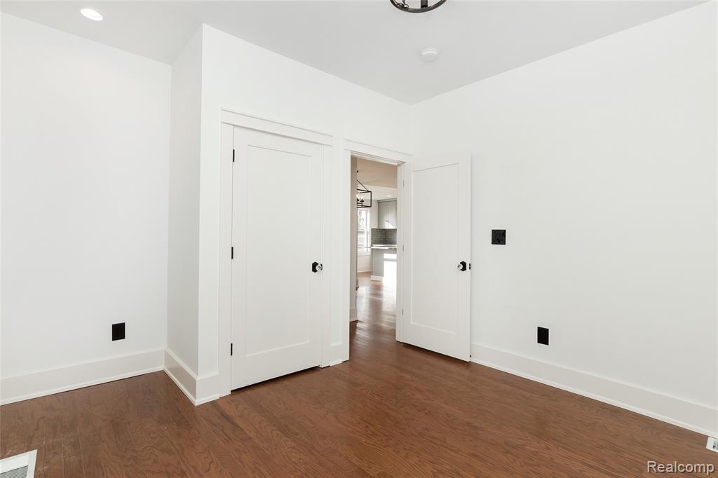 1583 Cadillac Boulevard, Detroit, MI 48214 — Photo 17