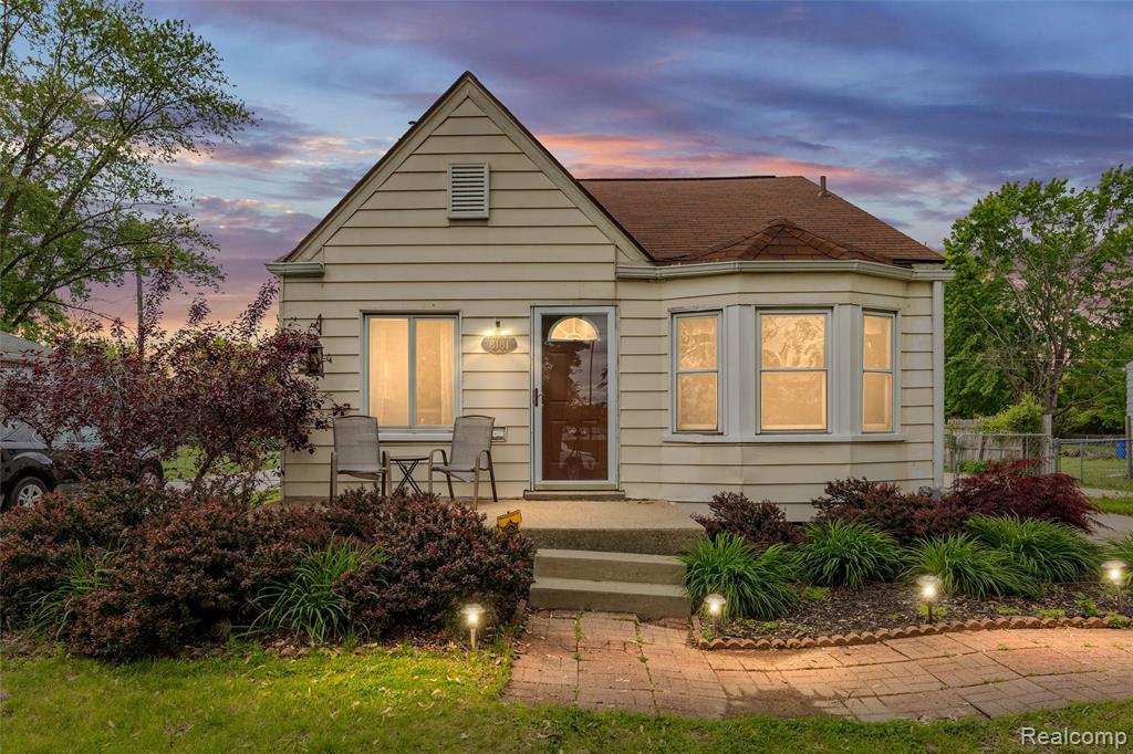 8181 Vermont Avenue, Warren, MI 48093 — front exterior