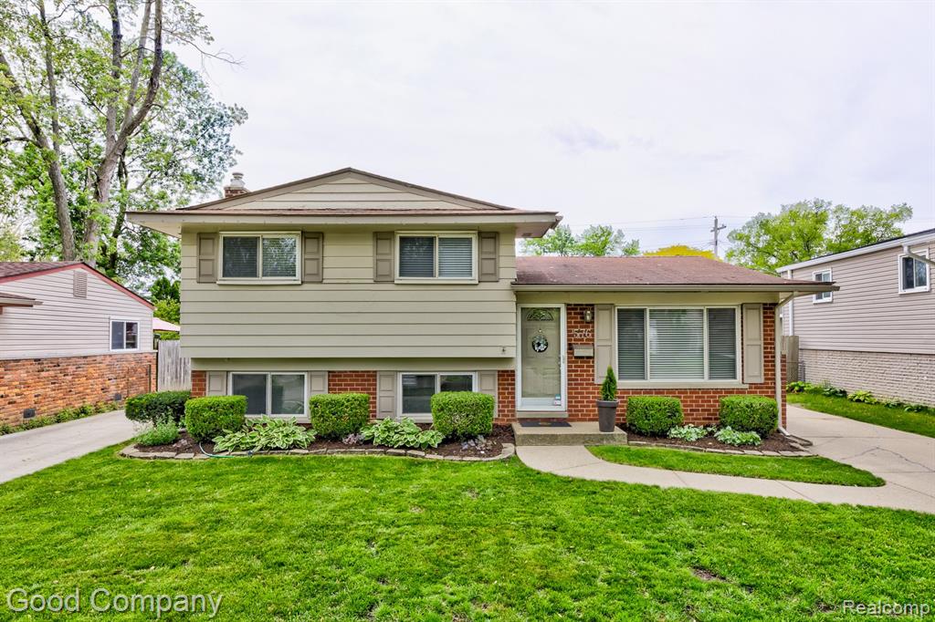 576 LANGLEY Boulevard, Clawson, MI — Photo 33