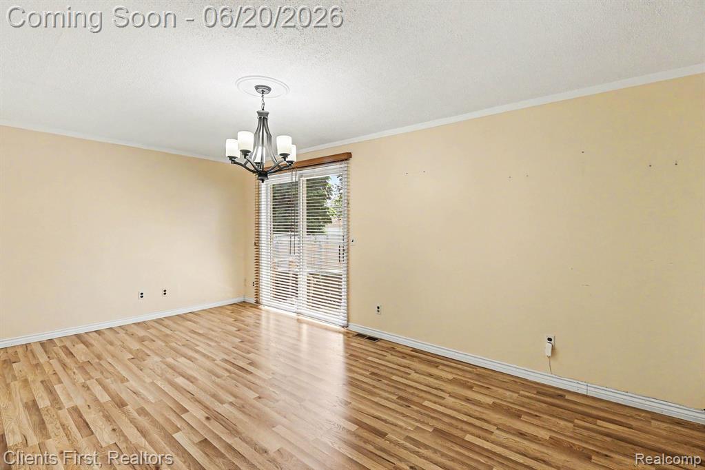 8260 Arnold Street, Dearborn Heights, MI 48127 — Photo 11