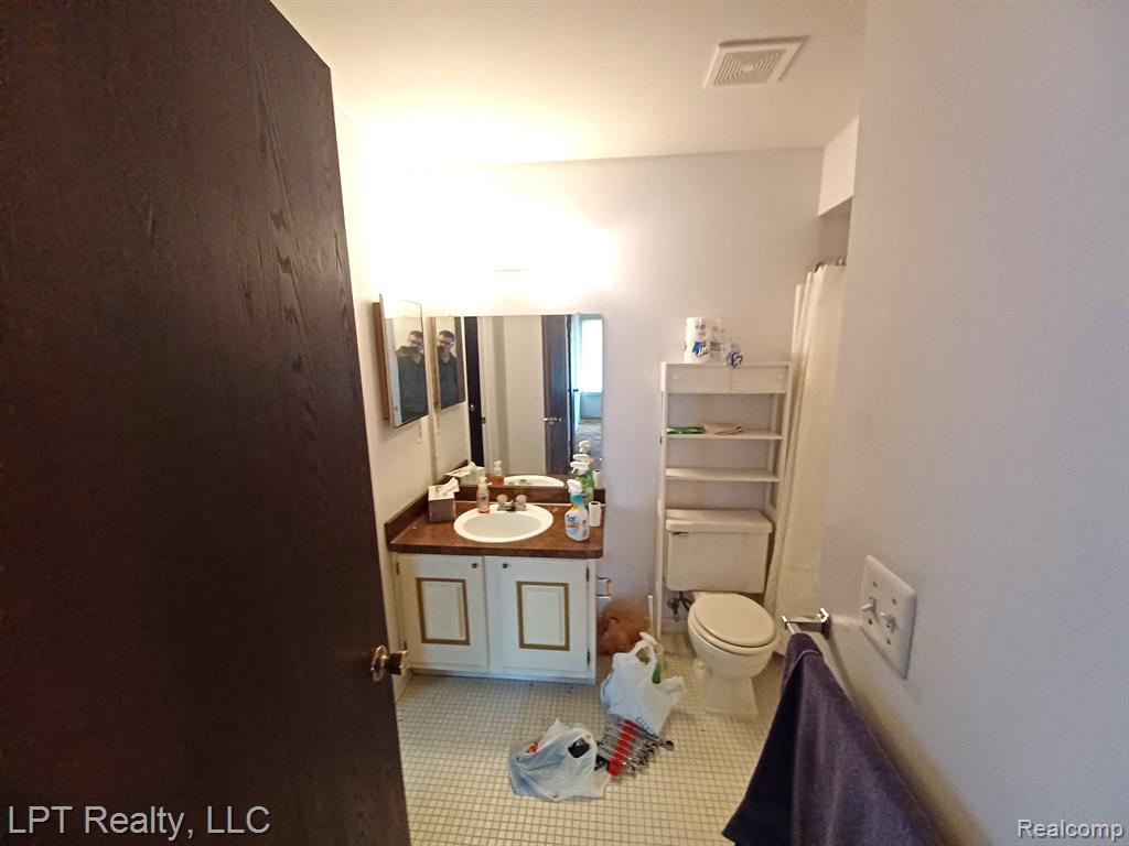 4973 E 10 Mile Road, 8, Warren, MI 48091 — Photo 17